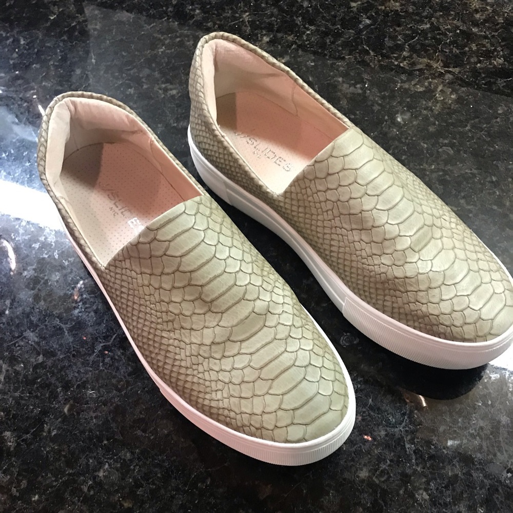 Women J/Slides Size 8 Snake print